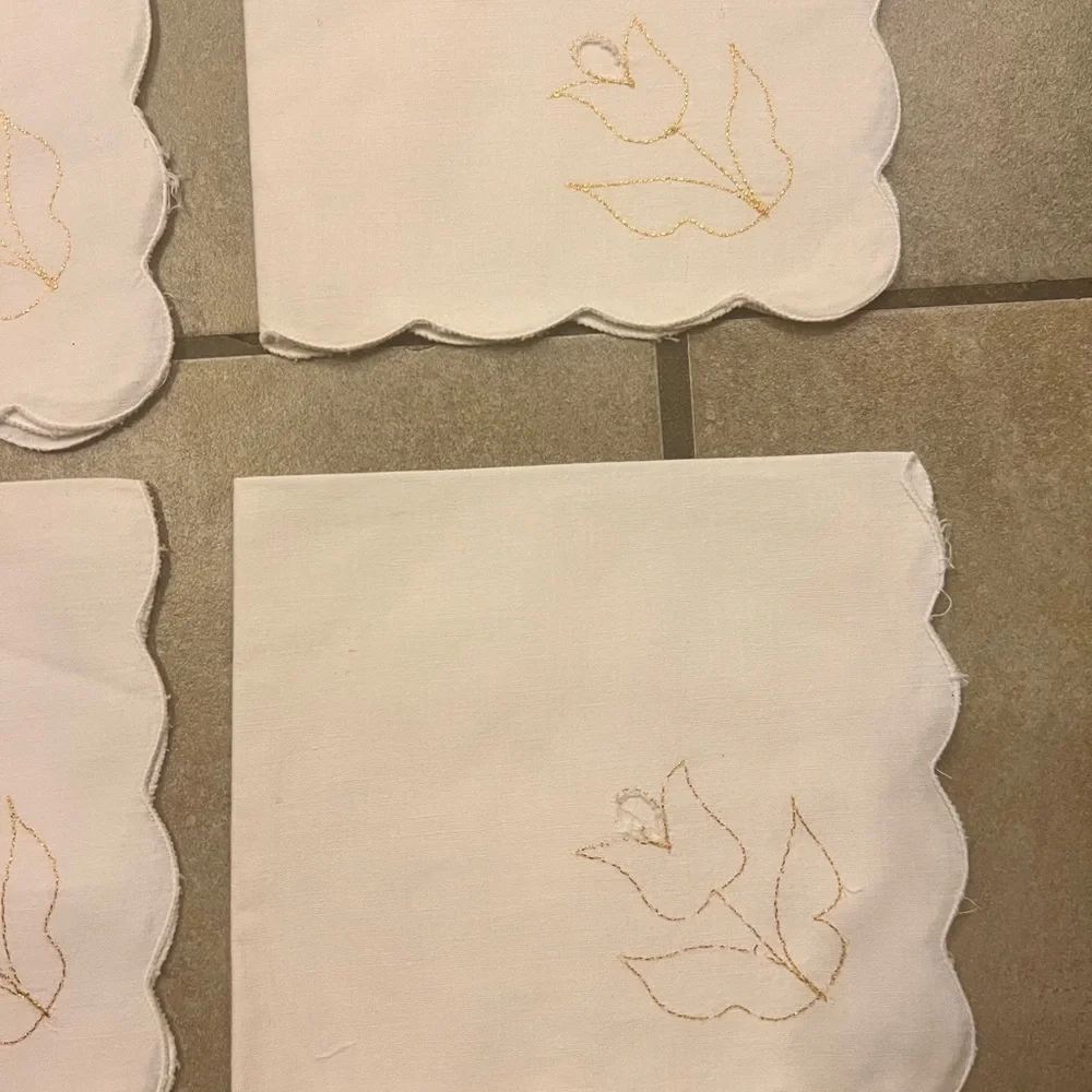 VTG Embroidered Tulip Napkins (Set of Twelve)